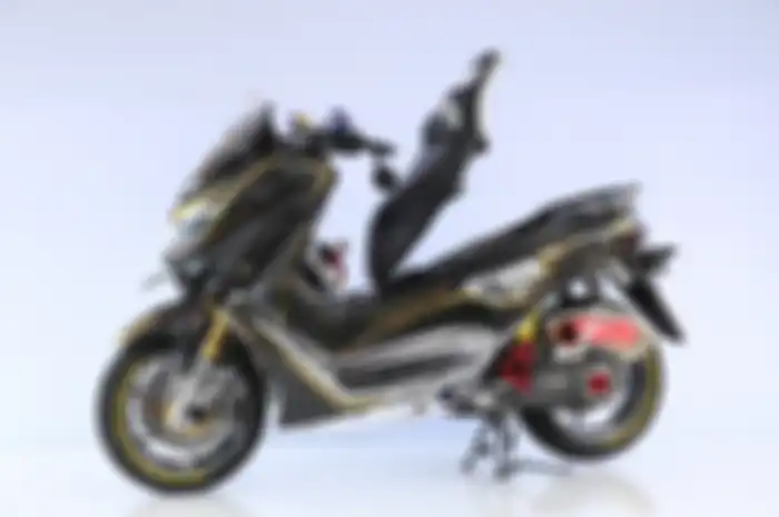 Yamaha NMAX pemenang kelas master Customaxi Surabaya