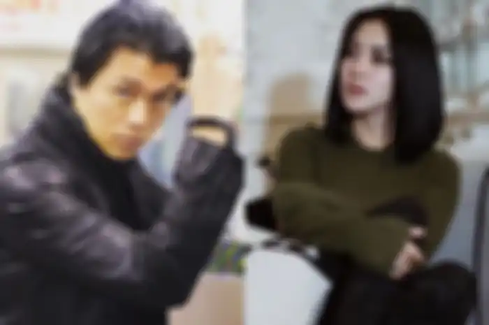 Reino Barack (kiri) - Syahrini (kanan)