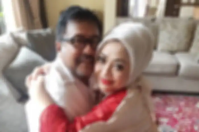 Rano Karno dan sang istri, Dewi Indriati.