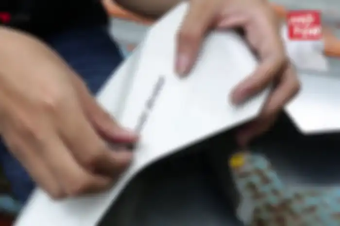 Video tips cara melepas dan membersihkan bekas stiker di bodi motor