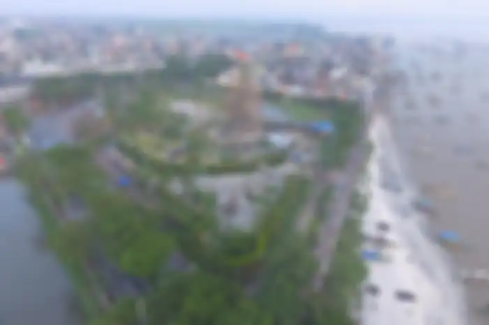 IKON BARU - Foto udara suasana Taman Suroboyo dimana Patung Suro dan Boyo di Kenjeran masih dalam tahap pembangunan, Selasa (5/2). Patung yang memiliki tinggi sekitar 25 meter itu akan menjadi patung lambang Kota Surabaya terbesar di kota Surabaya dan direncanakan akan rampung pada Maret 2019 dengan