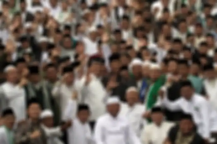 SILAHTURAHMI - Presiden Joko Widodo (tengah) bersama Kiai dan Habib se-Jadetabek saat melakukan silaturahmi di Istana Merdeka, Gambir, Jakarta Pusat, Kamis (7/2/2019).Presiden berpesan kepada Kiai dan Habib untuk membentengi santri dan masyarakat dengan budi pekerti, keislaman, keindonesiaan dan