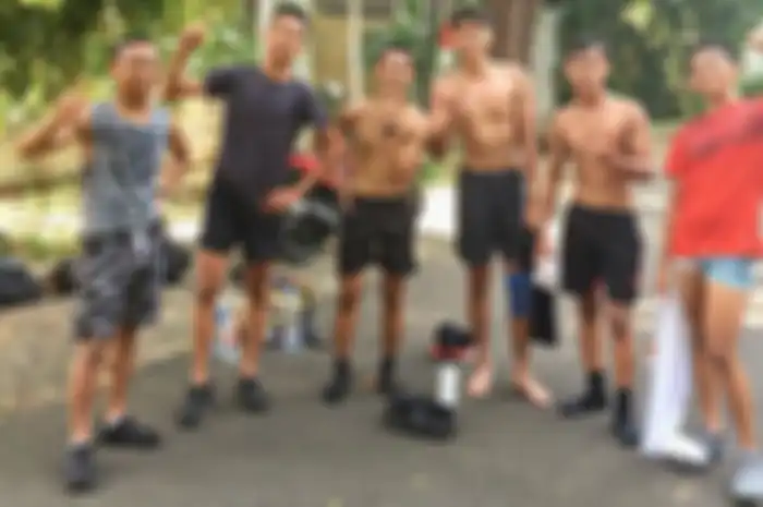 Pembalap AHRT ditempa fisiknya oleh Denni van Rhee sebagai physical trainer