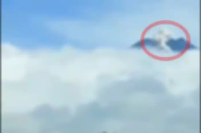 Detik-detik Awan Panas Meluncur dari Puncak Merapi, Warga Heboh