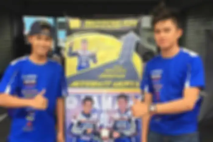 Galang Hendra (kiri) mengucapkan belasungkawa atas meninggalnya M Zaki.