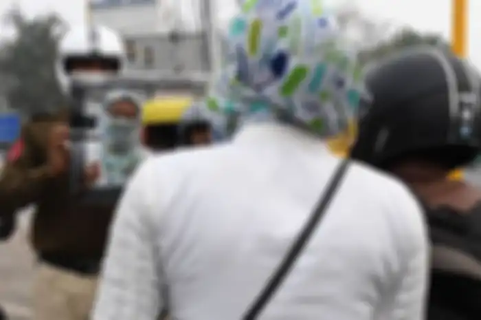 Polisi india gunakan cermin sebagai 'senjata'