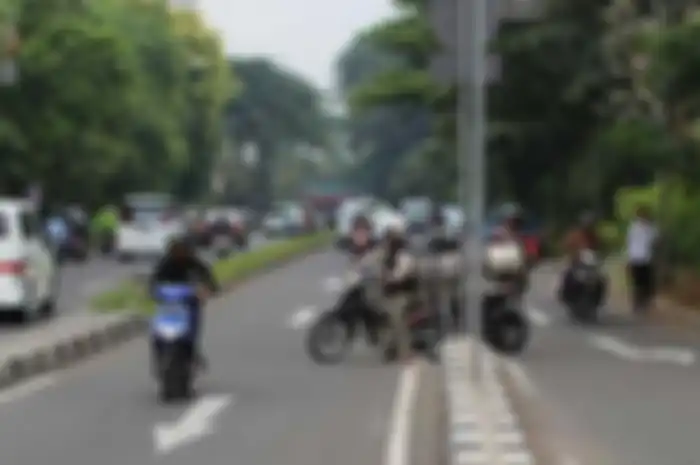 Ilustrasi motor lawan arus di Depok.