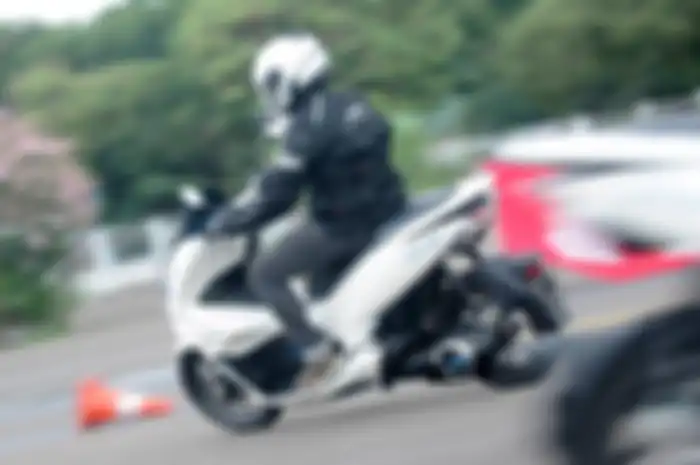 First Ride Honda PCX Electric, proses swap baterai PCX Electric