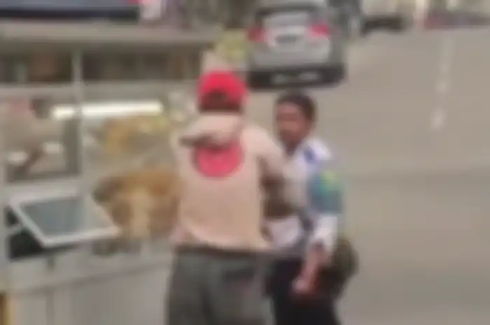 Oknum dishub memukul tukang parkir