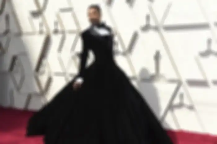 Aktor Billy Porter tampil unik dengan tuksedo yang dipadukan dengan gaun pada karpet merah Academy Awards ke-91 atau Oscar 2019, di Dolby Theatre, Los Angeles, Minggu (24/2/2019) waktu AS. Sebanyak 23 nominasi diumumkan pemenangnya dalam ajang penghargaan perfilman bergengsi dunia itu.