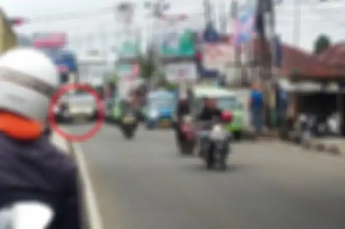 Motor ditabrak anmgkor di Simpang Pomad, Kota Bogor 