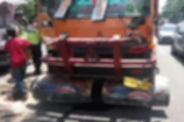 Kecelakaan tragis menimpa seorang ojol di Tangerang