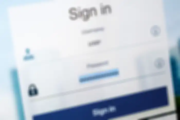 Trojan perbankan RTM memanfaatkan, salah satunya e-mail phising, untuk memperoleh kredensial login.