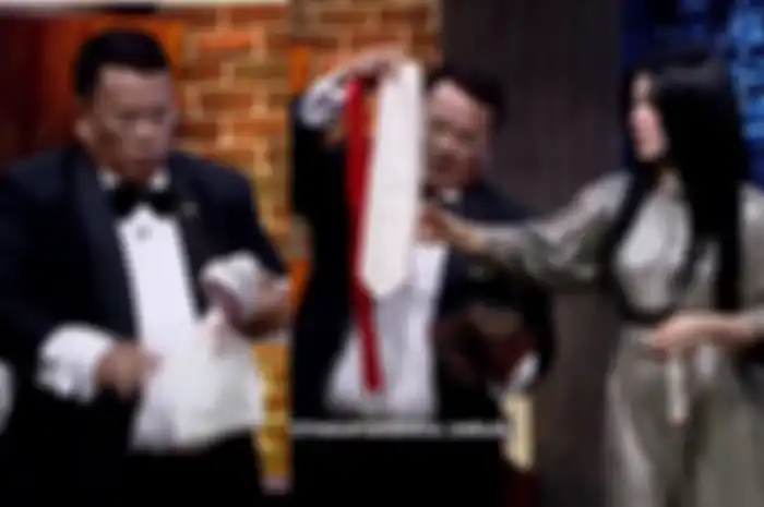 Hotman Paris Dapat Oleh-Oleh Mewah dari Syahrini yang Berlibur Ke Luar Negeri