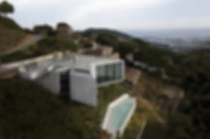 Banyak orang mengira rumah yang terletak di puncak bukit nilai Fengshui-nya paling top, paling kuat, dan paling baik.