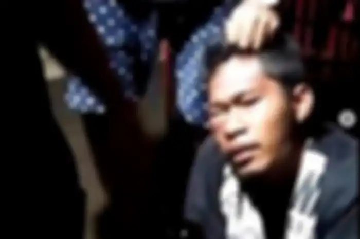 Pelaku yang diduga begal payudara dikeroyok massa