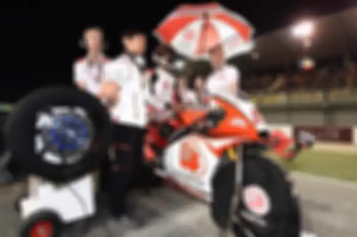Dimas Ekky Pratama sebelum start kelas Moto2 Qatar (10/3)