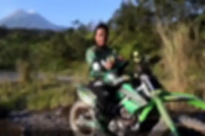 M. Romahurmuzy diketahui juga senang naik motor trail