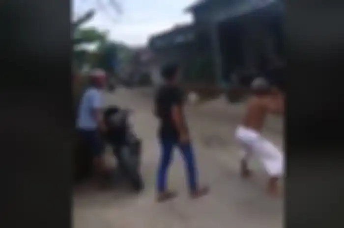 Seorang kakek di Palangkaraya mencoba menghadang pelaku pencurian motor.