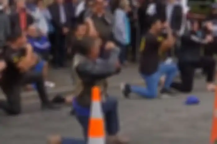 Tarian Haka khas suku Maori di Selandia Baru
