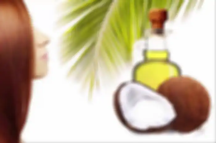 Anda mengalami kerontokan rambut? Daripada bingung mencari produk buat menumbuhkan rambut, lebih baik pakai cara alami saja dengan minyak kelapa.