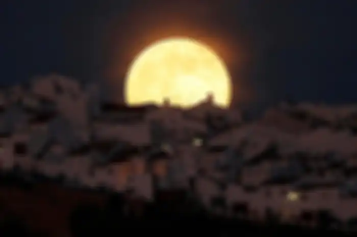Fenomena supermoon tahun 2014 di Spanyol