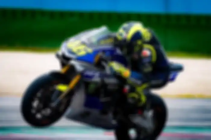 Valentino Rossi tepergok jajal motor superbike, Yamaha R1, di sirkuit Misano (20/3/2019)