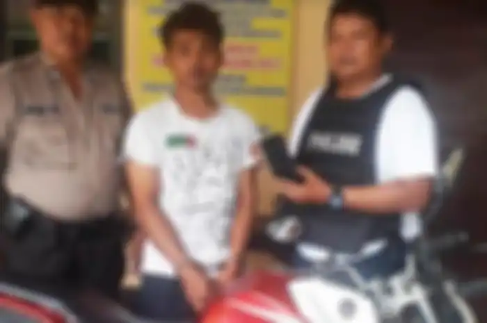 Jambret yang diringkus warga setelah terjebak macet
