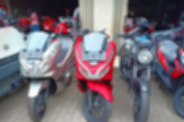 Honda PCX di dealer MPM Pinang Tangerang stoknya hanya 2. Itupun sudah jadi milik konsumen