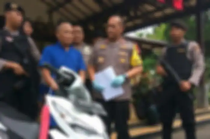Seorang kakek menggadaikan motor rental hanya karena kalah berjudi