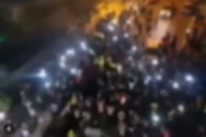 Ratusan fans Valentino Rossi memadati tempat menginapnya di Argentina