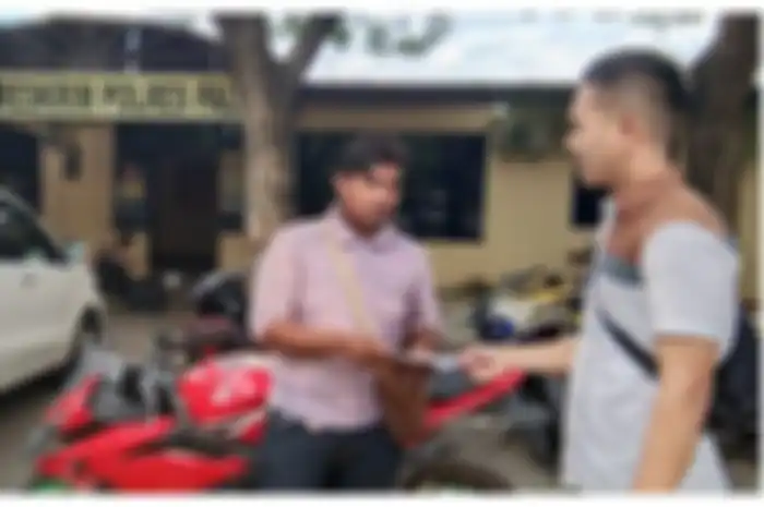 Polres Palu menyerahkan motor korban pencurian kendaraan bermotor