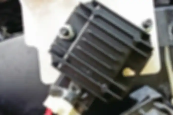 Simak cara mengenali kiprok motor rusak dari bengkel spesialis kelistrikan.