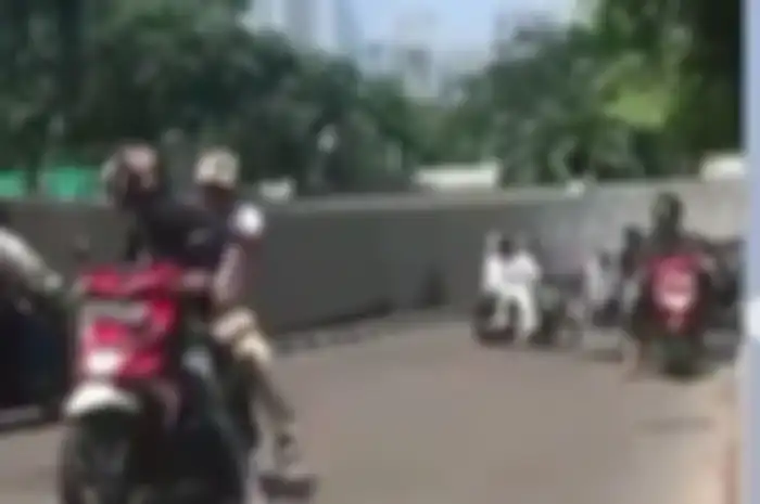 Sejumlah pemotor berniat menerobos jalanan Car Free Day