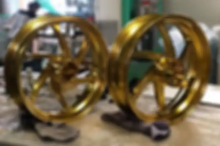 Pelek forged alumunium keluaran Over Racing untuk Yamaha XMAX