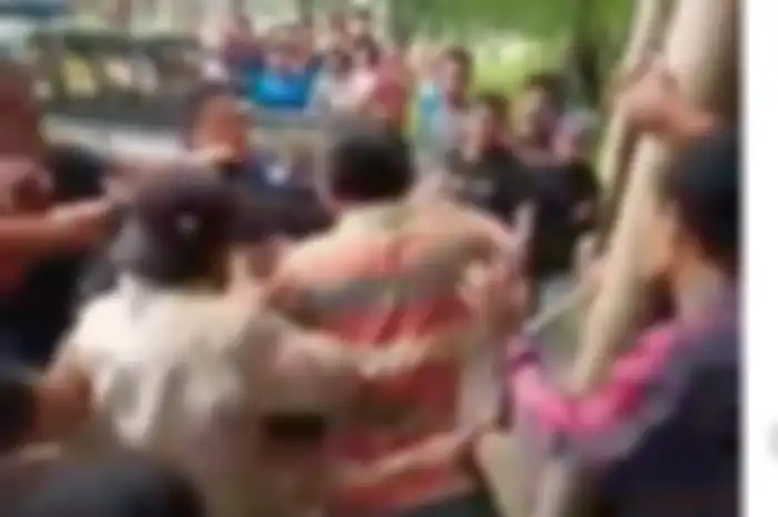 Seorang maling motor jadi sasaran amukan massa di Bekasi, Jawa Barat