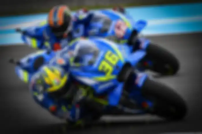 Duo pembalap Tim Suzuki Ecstar Alex Rins dan Joan Mir bikin kejutan buat fans Indonesia