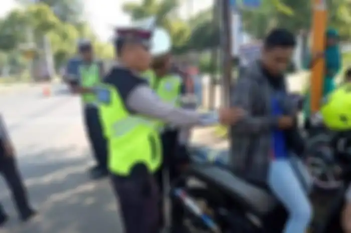 Pemakai knalpot brong ditangkap polisi di Jepara.