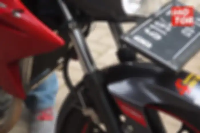 Ilustrasi sokbreker depan motor, sok depan bisa jadi lebih enak saat diajak manuver dengan modal uang koin
