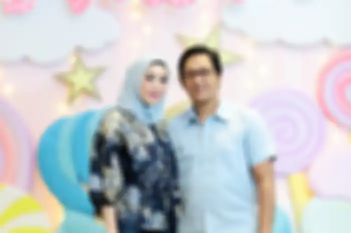 Viral Dituding Hina Prabowo, Intip Gaya Erin Taulany Kenakan Hijab di Postingan Instagram - Blus Motif Payet