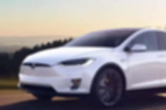 Mobil listrik Tesla X, akan hadir di Indonesia sebagai armada Blue Bird