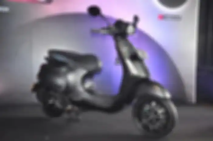 Vespa Sprint Notte 150 dominan warna legam dijual secara terbatas oleh PT Piaggio Indonesia