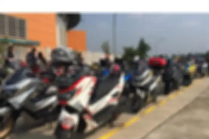 Komunitas Yamaha NMAX berbagai penjuru ramaikan Maxi Yamaha Day di stadion Pakansari, Cibinong, Minggu (28/4/2019)