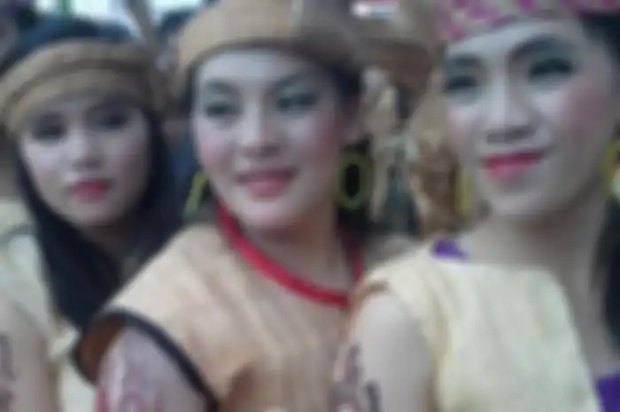Perempuan Dayak Lundayeh dengan seni tatonya