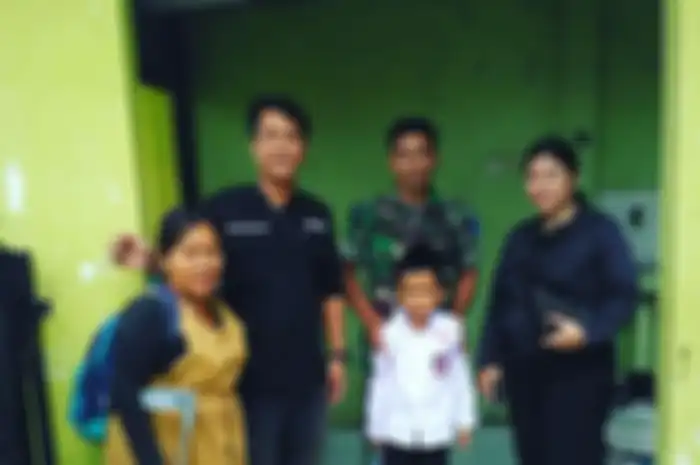 Karim dan sang nenek mendapatkan bantuan dari Komunitas Indonesia Memberi.