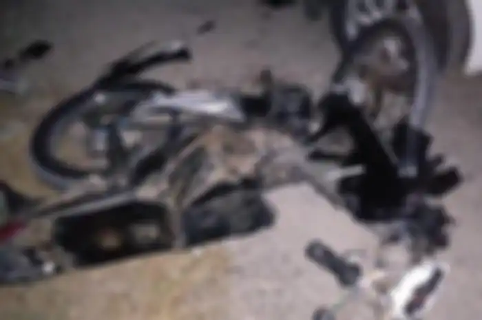 Kondisi Honda Supra yang hancur saat ditabrak Toyota Avanza dari arah depan