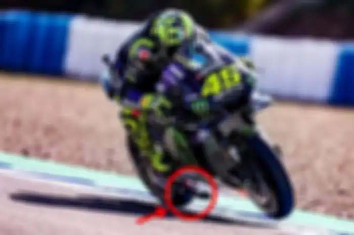 Motor Yamaha YZR-M1 Valentino Rossi sudah pakai spoiler swingarm