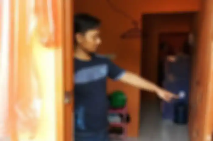 Eko sang pengendara ojek online rumahnya didobrak oleh tim Densus 88