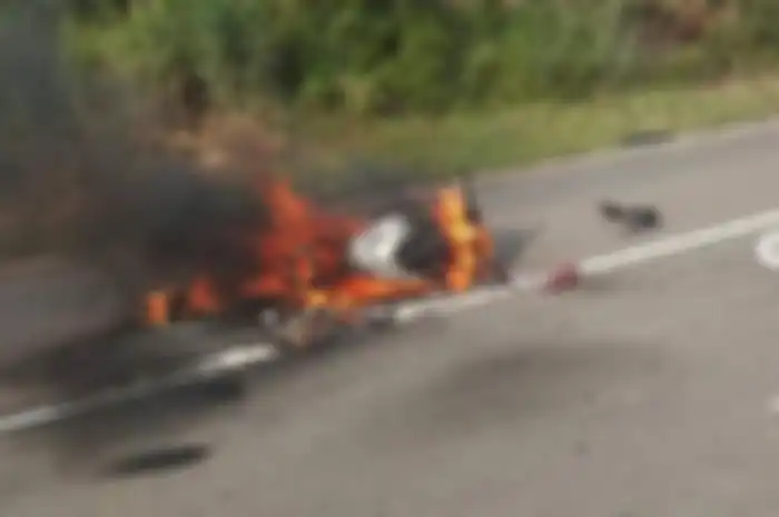 Honda CBR250RR terbakar hebat