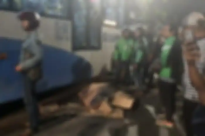 Ojek online tewas terlindas bus Trans Jakarta akibat senggolan